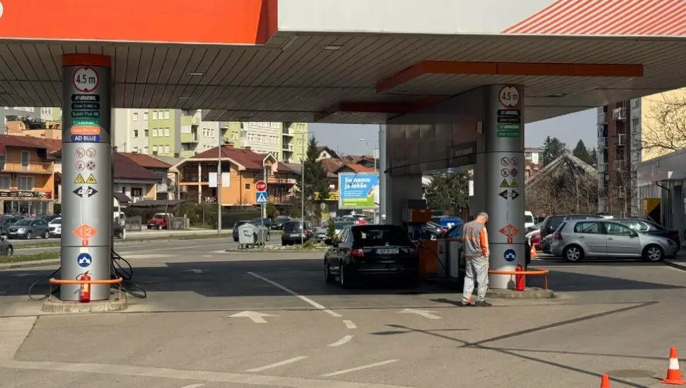 Pojeftinili benzin i dizel, cijene goriva u BiH polako padaju