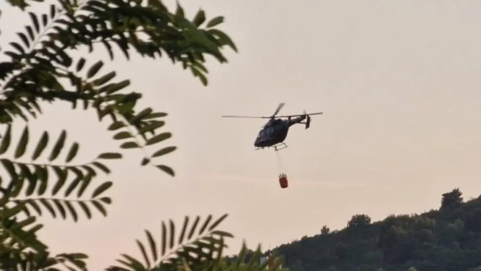 Nevesinje: Stanje na požarištima bolje, helikopter će danas gasiti vatru iznad sela Humčani